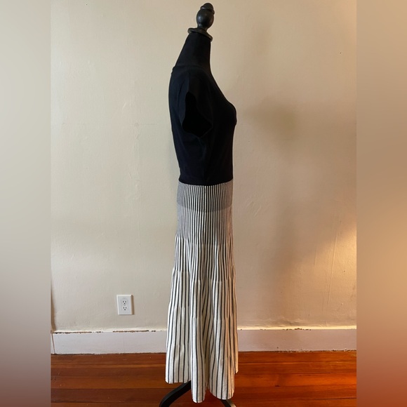 Wendy Williams Black/Cream Striped Combo Dress, V neck, size med, like new - Picture 7 of 8